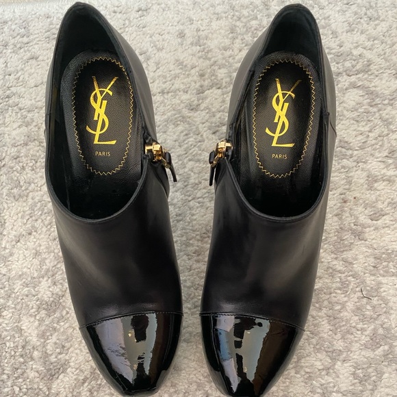 Yves Saint Laurent Tribute Platform Ankle Boots
Navy Blue Calf Leather - Picture 4 of 6